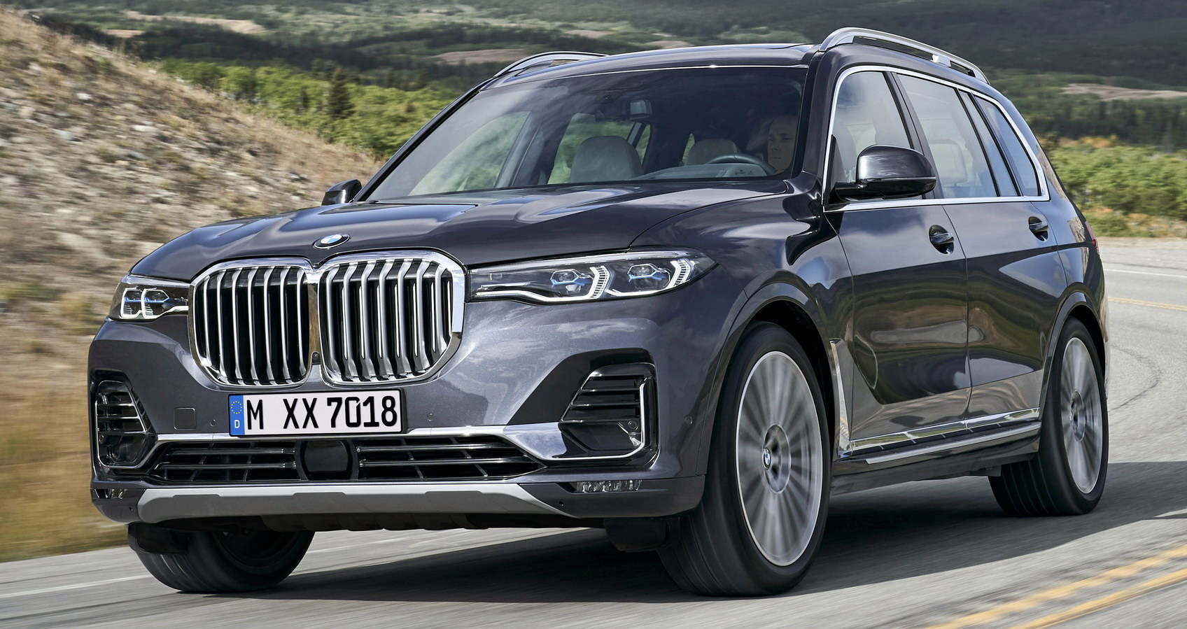 Из-за дефицита микросхем: BMW начала выпускать автомобили без сенсорных экранов